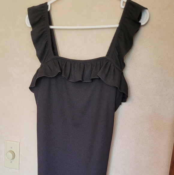 Black Ruffled Tank Top Medium Excellent Condition - Picture 2 of 4
